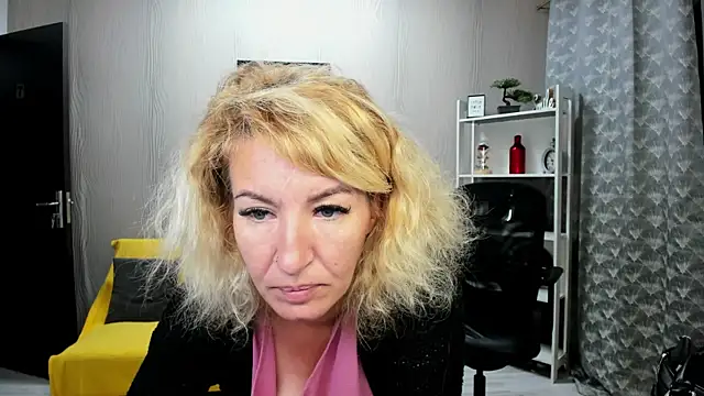 Cassandra Hotty online show from June 2026 02:58:01 AM