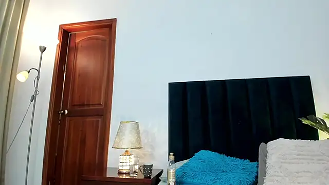 Nina Cavaali online show from December 2024 09:28:01 PM