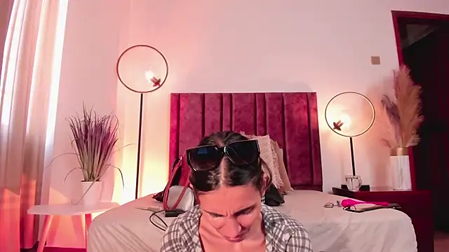 Nina Cavaali online show from January 2025 06:10:01 PM