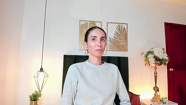 Nina Cavaali online show from March 2025 06:12:01 PM