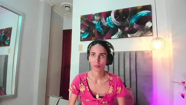 Nina Cavaali online show from October 2025 02:26:02 PM