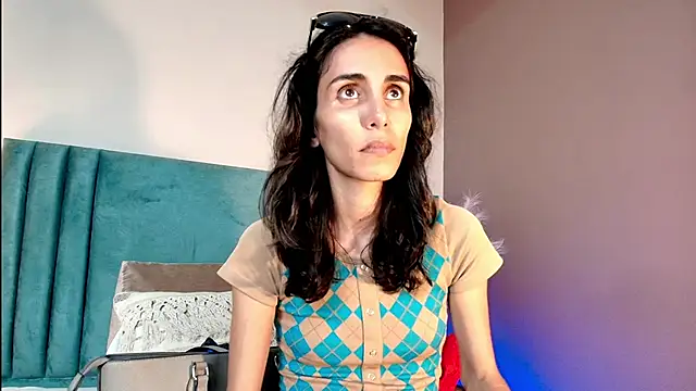 Nina Cavaali online show from October 2025 06:10:02 PM