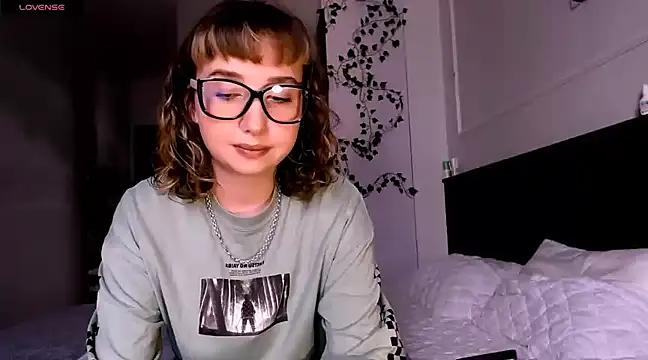 Cosmo Riri online show from December 2024 07:00:02 AM