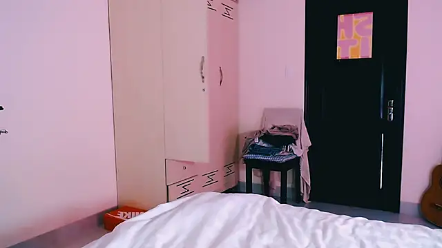 Cosmo Riri online show from March 2026 10:21:01 AM