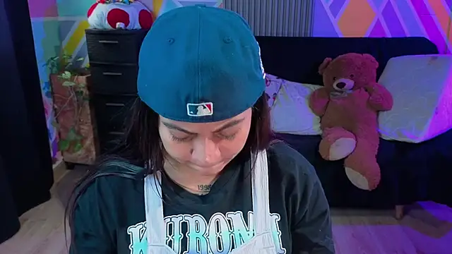 Cuttiealice online show from September 2025 12:06:01 PM