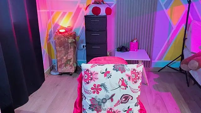 Cuttiealice online show from October 2025 12:48:02 PM