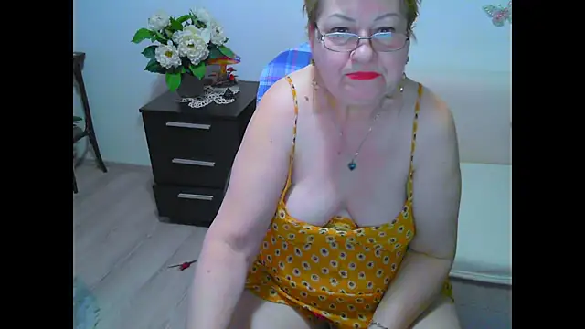 Snapshot of Hyllda chatting on March 2025 10:09:02 PM Hyllda online show from March 2025 10:09:02 PM