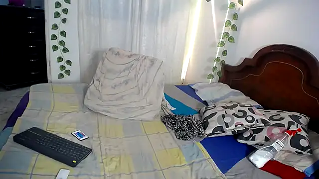 ivonne  hott1 online show from October 2025 05:59:01 PM