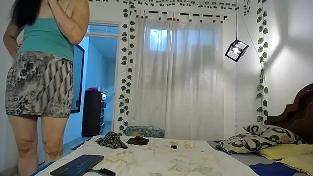 ivonne  hott1 online show from June 2026 04:44:01 PM