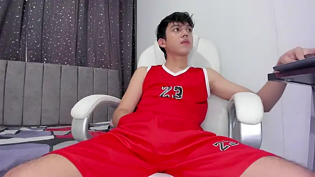 Snapshot of The_skinnyguys chatting on December 2024 09:17:01 PM The skinnyguys online show from December 2024 09:17:01 PM