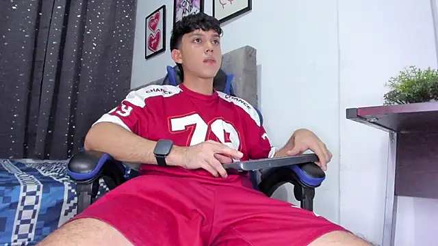 Snapshot of The_skinnyguys chatting on November 2025 10:26:01 PM The skinnyguys online show from November 2025 10:26:01 PM