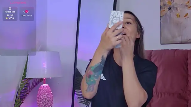 NicolLopeze online show from September 2025 05:51:01 AM