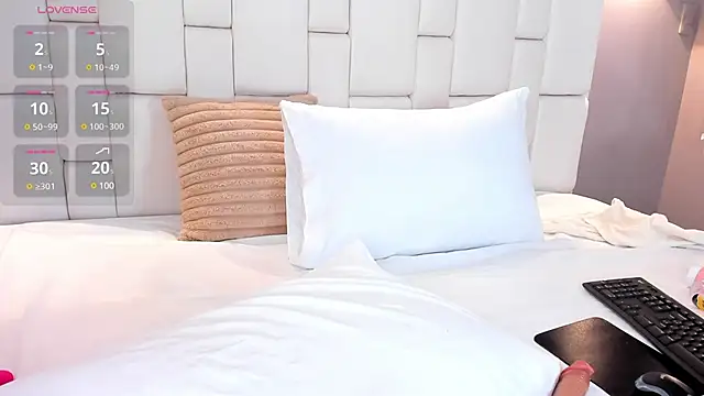 Snapshot of ValeriaGarcia chatting on December 2024 12:18:02 PM ValeriaGarcia online show from December 2024 12:18:02 PM