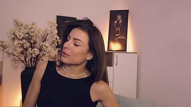 Snapshot of Misslullu chatting on January 2025 08:00:01 AM Misslullu online show from January 2025 08:00:01 AM