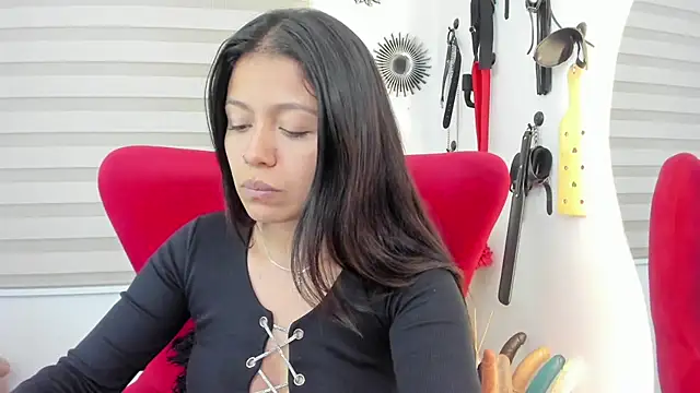 Snapshot of julieta_evans_ chatting on October 2025 11:13:01 PM julieta evans online show from October 2025 11:13:01 PM