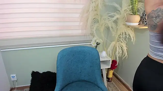 Snapshot of julieta_evans_ chatting on November 2025 09:58:01 PM julieta evans online show from November 2025 09:58:01 PM