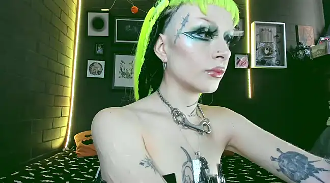Snapshot of insania_9999_ chatting on December 2024 05:40:02 PM insania 9999 online show from December 2024 05:40:02 PM