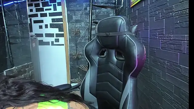 kissingdevil online show from November 2025 11:38:02 PM