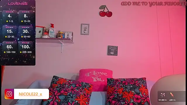 Snapshot of Nicole_x chatting on December 2024 10:34:02 PM Nicole x online show from December 2024 10:34:02 PM