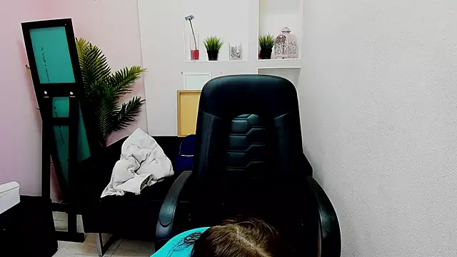 Persephoni online show from February 2025 05:40:01 AM