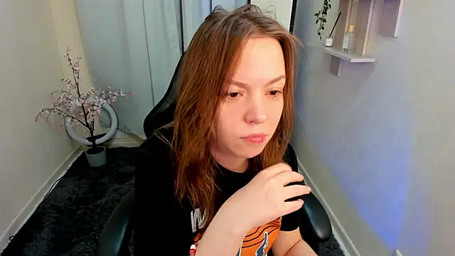 Snapshot of Persephoni chatting on June 2026 06:15:02 AM Persephoni online show from June 2026 06:15:02 AM