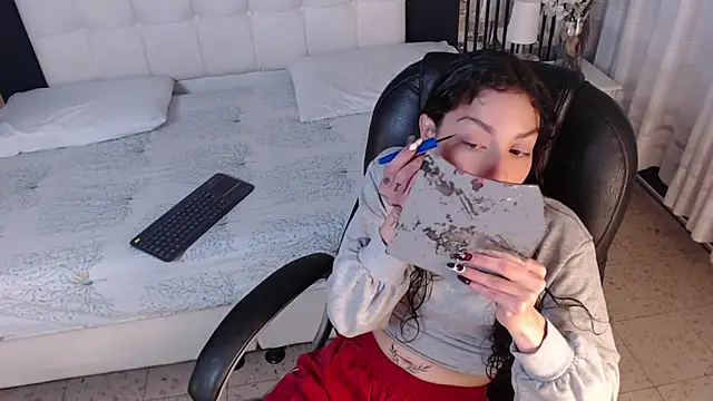 LiaVillalobos online show from December 2025 02:03:01 PM