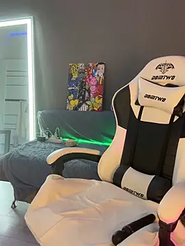 julia fly online show from November 2025 04:23:02 AM