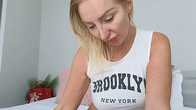 Snapshot of Allys chatting on September 2025 05:41:01 AM Allys online show from September 2025 05:41:01 AM