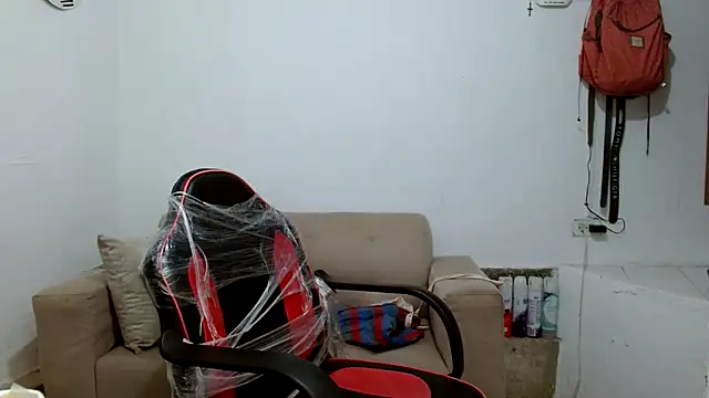 angelamarie1 online show from December 2025 10:42:01 AM