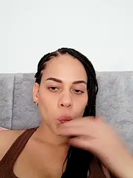 Dannacamila online show from November 2025 05:55:02 PM