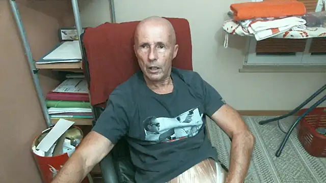 olibrius71 online show from December 2025 07:23:02 PM