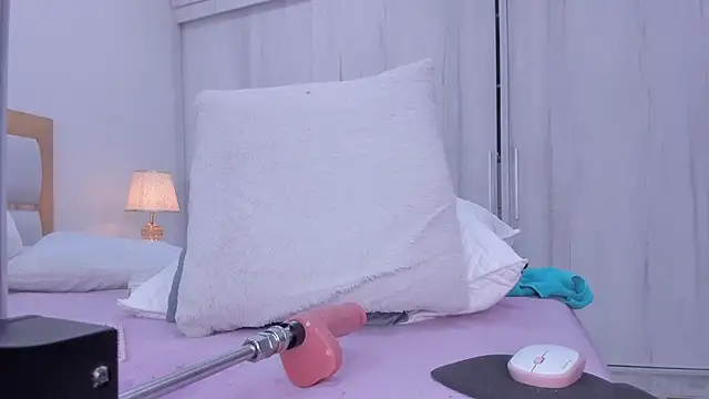 paola rodriguez online show from January 2025 10:10:01 PM