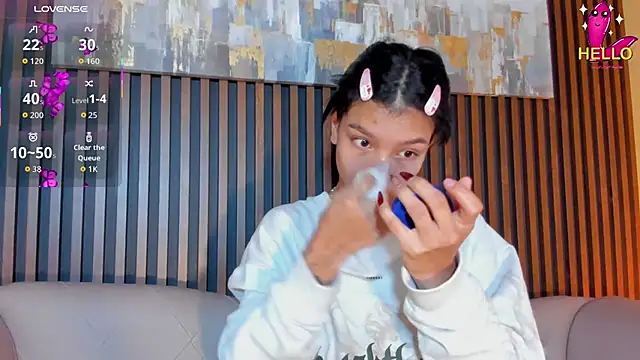 LauraAristizabal online show from November 2025 12:34:01 PM