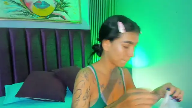 LauraAristizabal online show from November 2025 12:37:01 PM