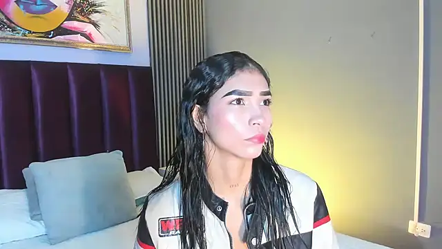 Snapshot of LauraAristizabal chatting on June 2026 11:46:02 AM LauraAristizabal online show from June 2026 11:46:02 AM