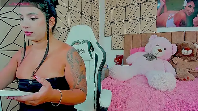 vane lopez  online show from April 2026 07:09:02 PM