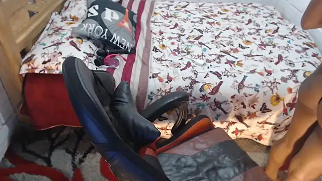 sexyjustin202 online show from October 2025 10:32:01 PM