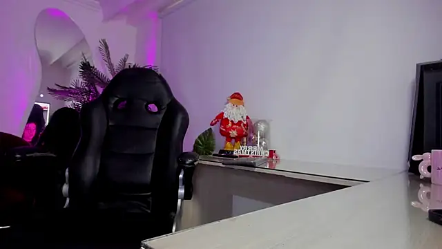 Meghan320 online show from December 2025 11:37:01 AM