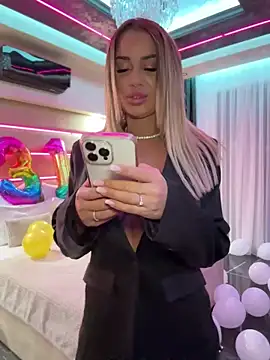 KirstieVegas online show from January 2025 06:14:01 PM