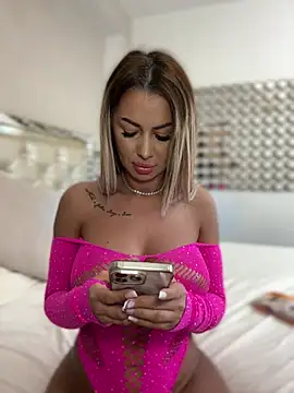 KirstieVegas online show from March 2025 08:22:01 PM