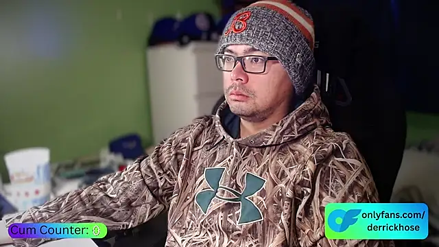 Snapshot of DerrickHose chatting on November 2025 04:33:01 PM DerrickHose online show from November 2025 04:33:01 PM