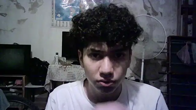 Snapshot of Emv2 chatting on February 2026 03:44:02 AM Emv2 online show from February 2026 03:44:02 AM