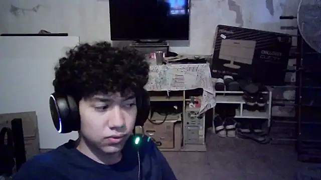 Snapshot of Emv2 chatting on March 2026 01:28:01 PM Emv2 online show from March 2026 01:28:01 PM