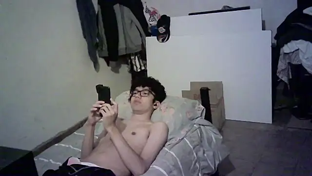 Snapshot of Emv2 chatting on March 2026 02:48:02 AM Emv2 online show from March 2026 02:48:02 AM