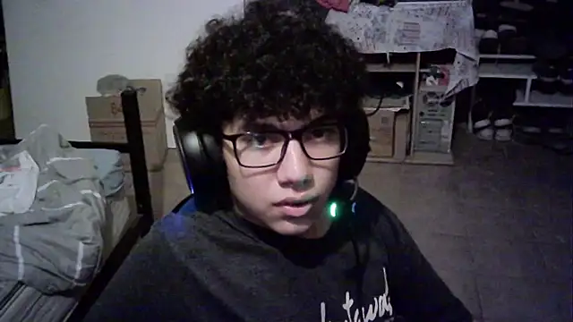 Snapshot of Emv2 chatting on March 2026 04:06:02 AM Emv2 online show from March 2026 04:06:02 AM