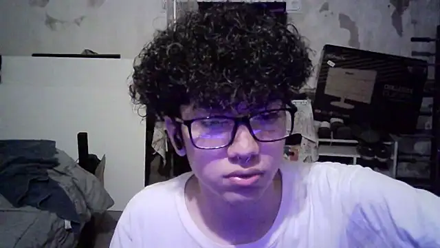 Snapshot of Emv2 chatting on March 2026 04:40:02 AM Emv2 online show from March 2026 04:40:02 AM