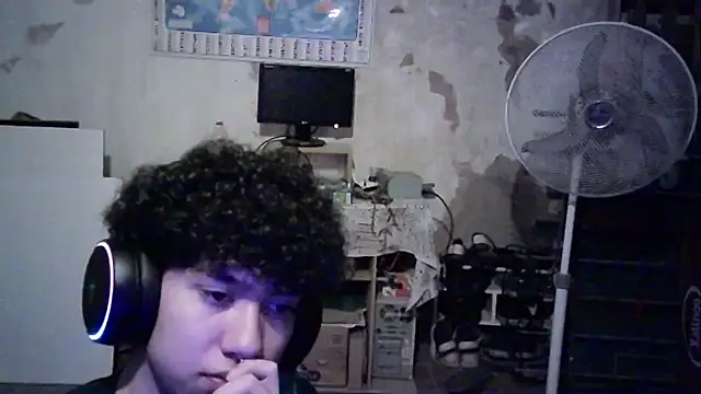 Snapshot of Emv2 chatting on March 2026 12:36:01 AM Emv2 online show from March 2026 12:36:01 AM