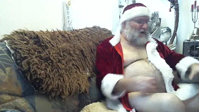Snapshot of SexySantaC chatting on December 2024 06:48:02 PM SexySantaC online show from December 2024 06:48:02 PM