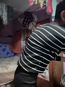 Sexyslimguyy online show from December 2024 02:00:02 PM