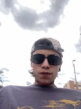 AcidMilo online show from November 2025 04:20:01 PM